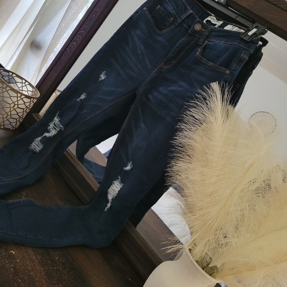Indigo Rein destressed Ankle Jeans
